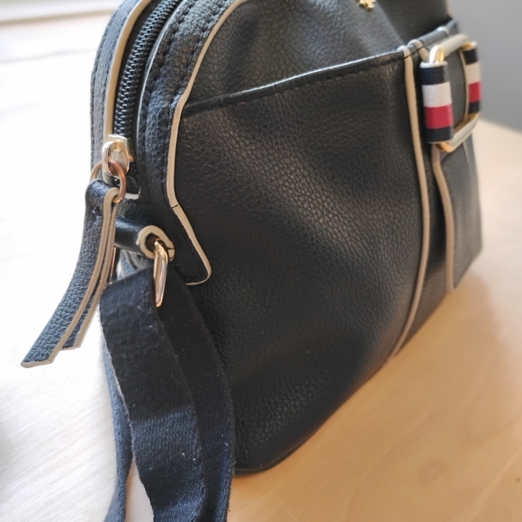 Tommy Hilfiger Navy Crossbody Bag - Picture 4 of 8
